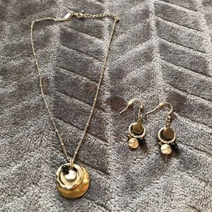 Necklace and earring set